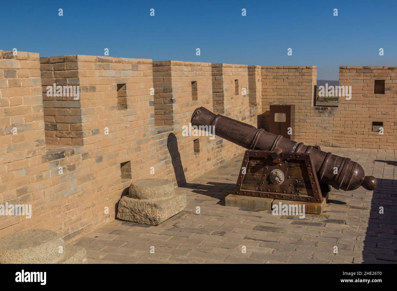 Cannone al Forte Jiayuguan, provincia di Gansu, Cina Foto Stock