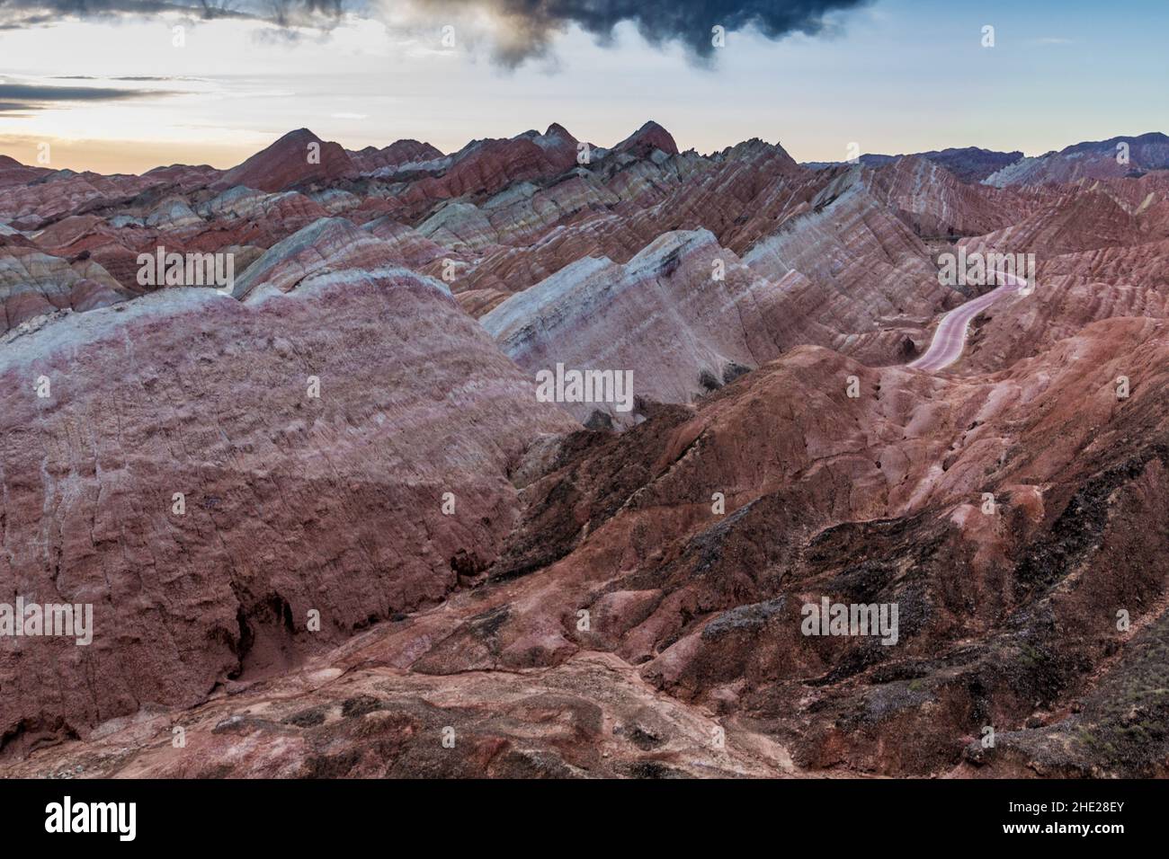 Rainbow Mountains of Zhangye Danxia National Geopark, provincia di Gansu, Cina Foto Stock