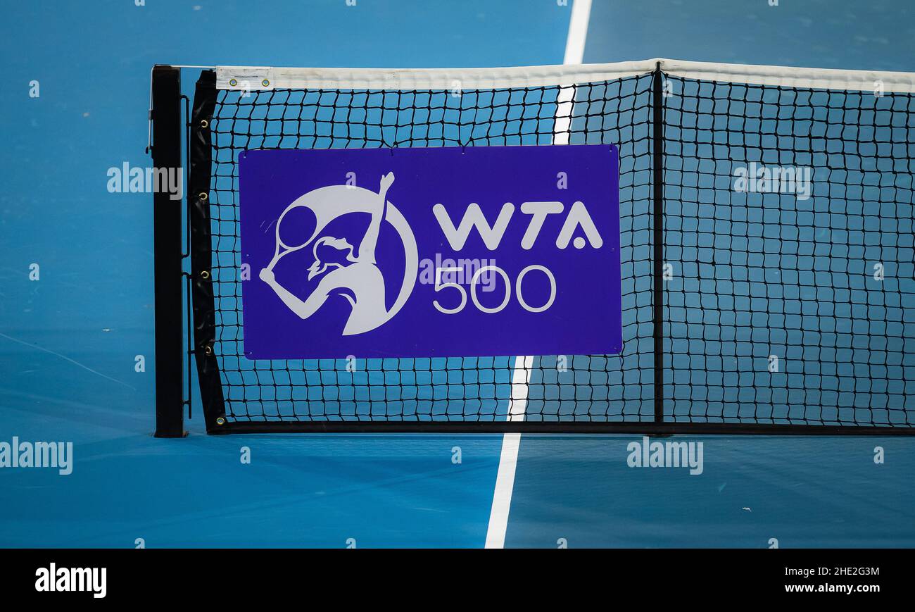 Logo WTA al tne net durante la finalissima del torneo di tennis 2022 Adelaide International WTA 500 il 7 gennaio 2022 al Memorial Drive Tennis Center di Adelaide, Australia - Foto: Rob Prange/DPPI/LiveMedia Foto Stock