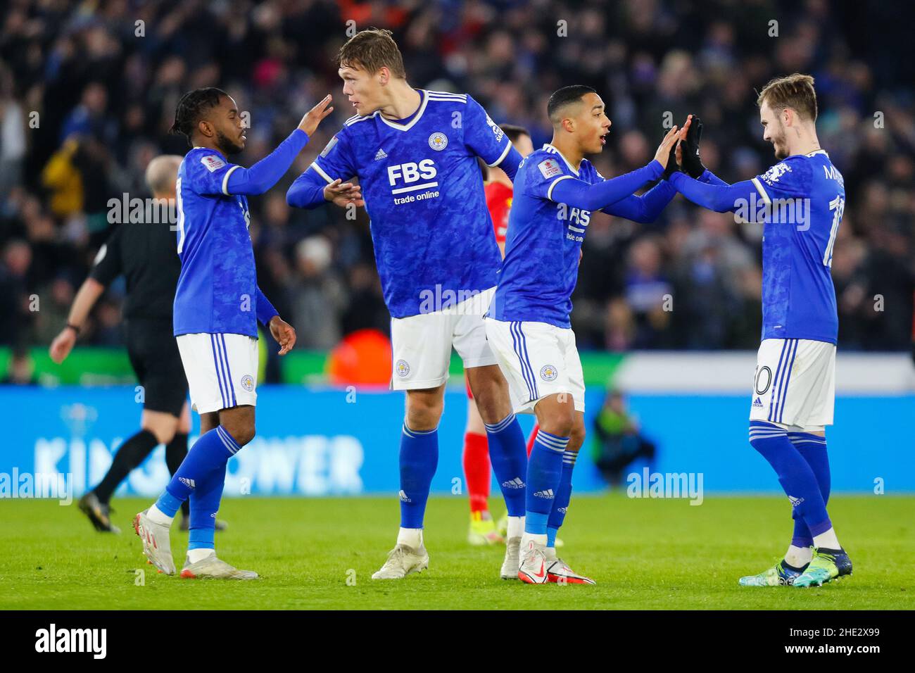 Leicester, Regno Unito. 8th gennaio 2022: King Power Stadium, Leicester, Leicestershire, Inghilterra; fa Cup 3rd round football, Leicester City Versus Watford; Leicester City giocatori celebrare Harvey Barnes 'obiettivo dopo 54 minuti (3-1) credito: Action Plus Sports Images/Alamy Live News Foto Stock