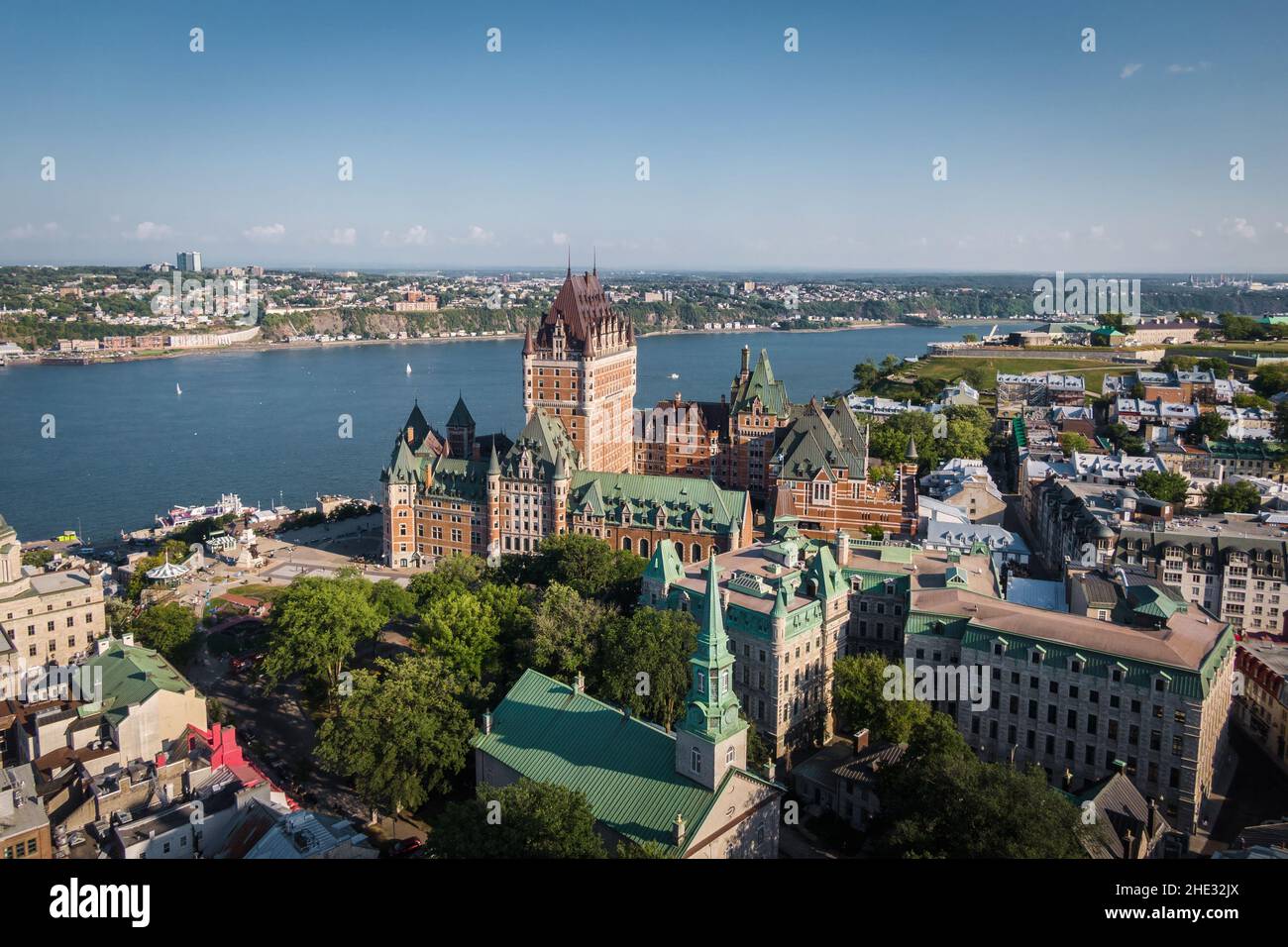 Vista aerea della città di Quebec, tra cui il monumento storico Castello di Frontenac durante l'estate in Quebec, Canada. Foto Stock