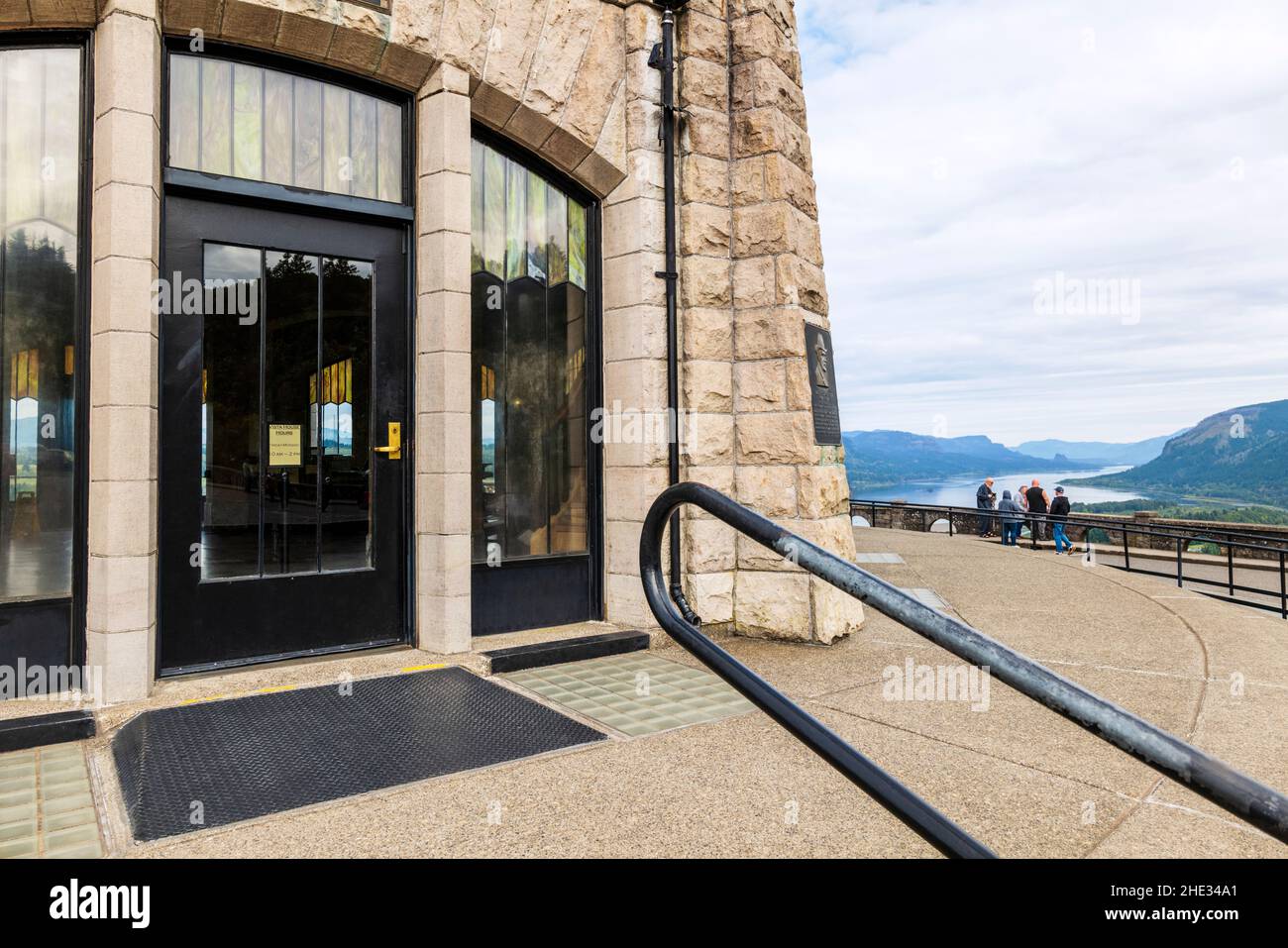 Vista House; Crown Point state Scenic Corridor; Columbia River Gorge; Oregon; USA Foto Stock