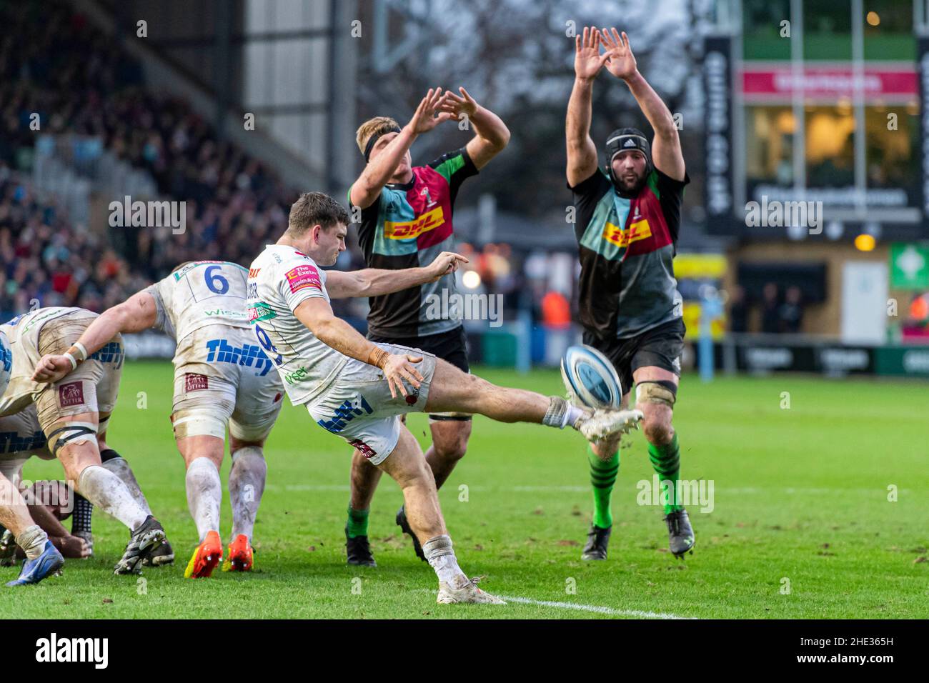 LONDRA, REGNO UNITO. 08th, Jan 2022. Jack Maunder di Exeter Chiefs (centro) in azione durante la Gallagher Premiership Rugby Round 13 Match tra Harlequins vs Exeter Chiefs allo Stoop Stadium sabato 08 gennaio 2022. LONDRA INGHILTERRA. Credit: Takaimages/Alamy Live News Foto Stock