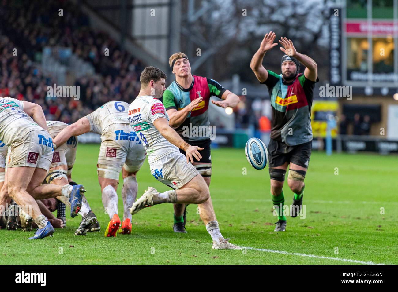 LONDRA, REGNO UNITO. 08th, Jan 2022. Jack Maunder di Exeter Chiefs (centro) in azione durante la Gallagher Premiership Rugby Round 13 Match tra Harlequins vs Exeter Chiefs allo Stoop Stadium sabato 08 gennaio 2022. LONDRA INGHILTERRA. Credit: Takaimages/Alamy Live News Foto Stock