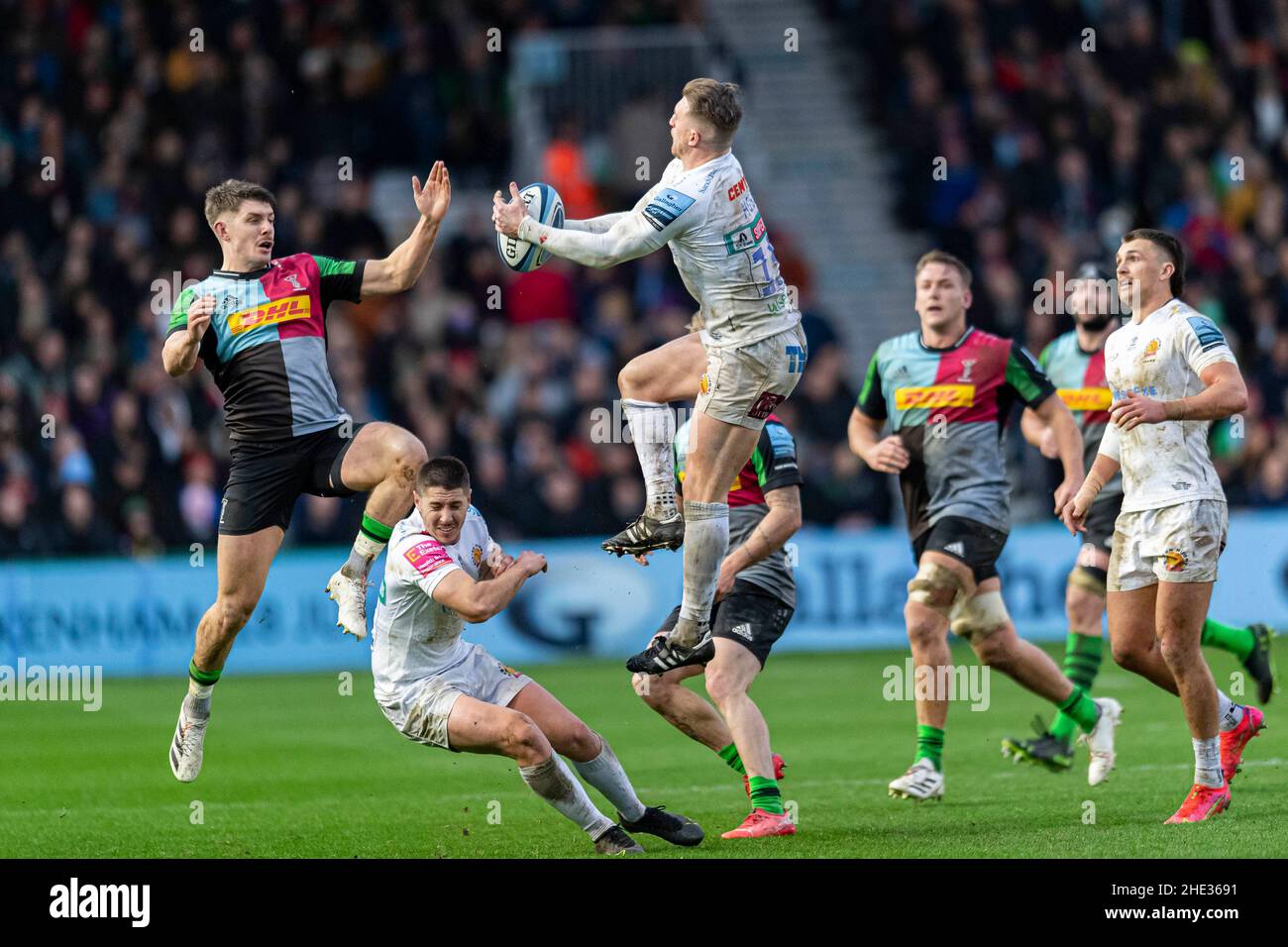 LONDRA, REGNO UNITO. 08th, Jan 2022. Stuart Hogg of Exeter Chiefs (a destra) ha saltato durante la Gallagher Premiership Rugby Round 13 Match tra Harlequins vs Exeter Chiefs allo Stoop Stadium sabato 08 gennaio 2022. LONDRA INGHILTERRA. Credit: Takaimages/Alamy Live News Foto Stock