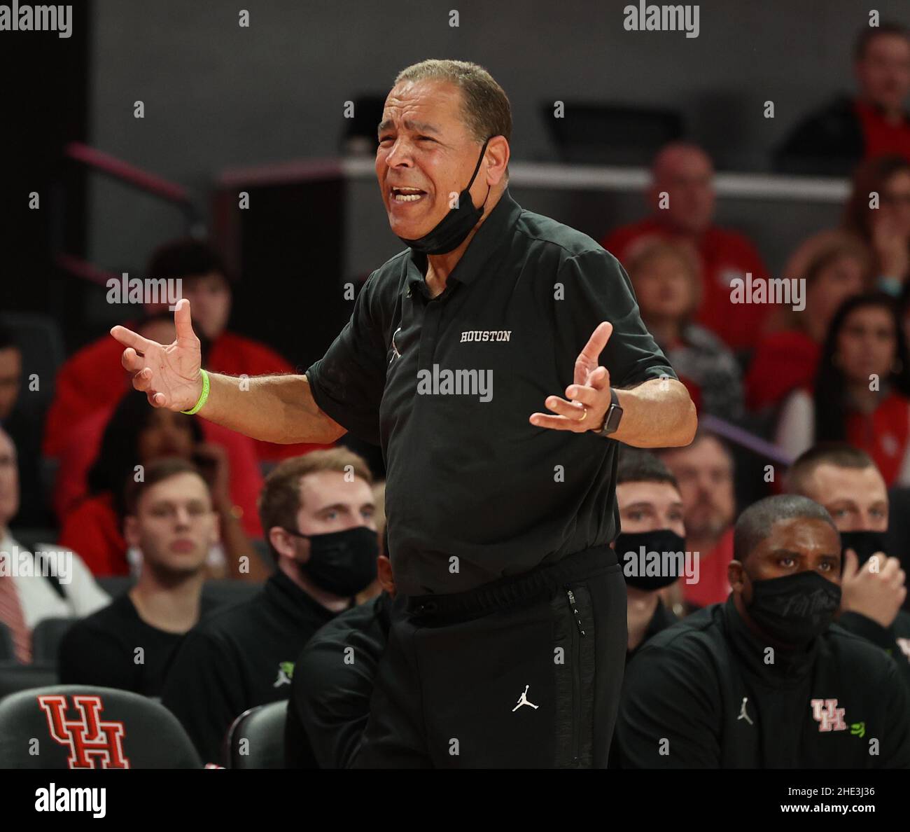 8 gennaio 2022: Allenatore capo Houston Cougars Kelvin Sampson durante una partita di pallacanestro maschile NCAA tra Houston e lo stato di Wichita il 8 gennaio 2022 a Houston, Texas. (Credit Image: © Scott Coleman/ZUMA Press Wire) Foto Stock