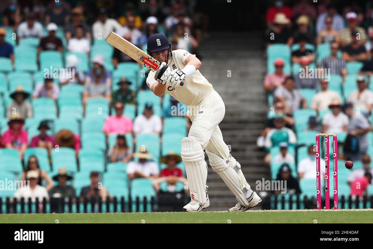 Zak Crawley in azione durante il quinto giorno del quarto test delle ceneri al Sydney Cricket Ground di Sydney. Data foto: Domenica 9 gennaio 2022. Foto Stock