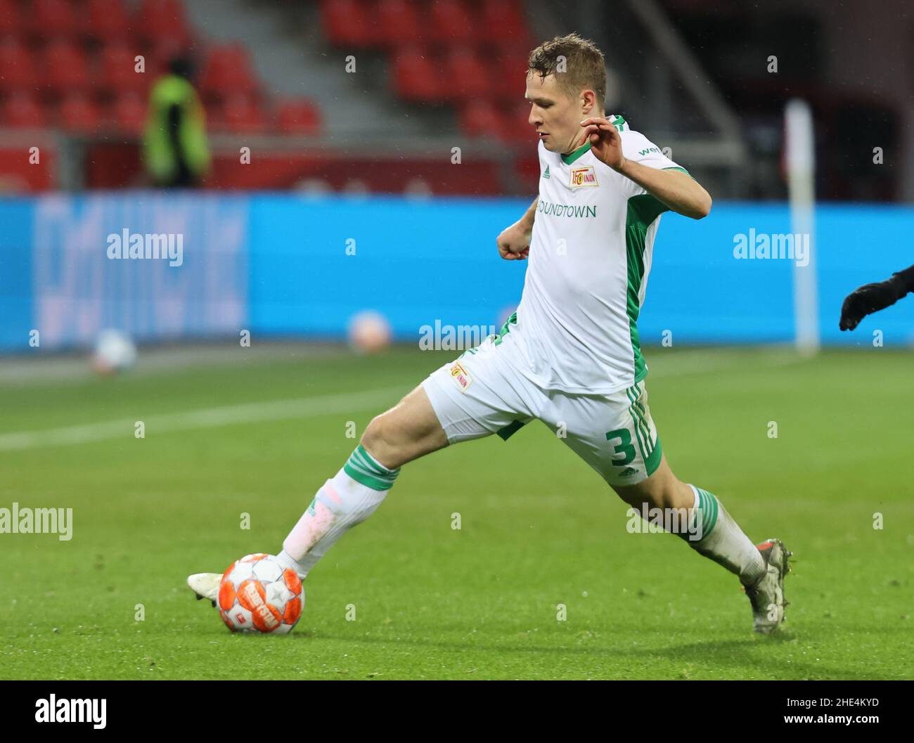 Leverkusen, Germania. 08th Jan 2022. Bundesliga, giorno di festa 18, Bayer 04 Leverkusen - 1. FC Union Berlin, Paul Jaeckel (Union) controlla la palla. Credit: Juergen Schwarz/Alamy Live News Foto Stock