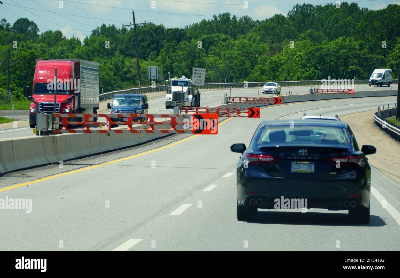 Spring Run, Pennsylvania, Stati Uniti - 21 agosto 2021 - la strada con le barricate in Kittatinny Mountain Tunnel Foto Stock