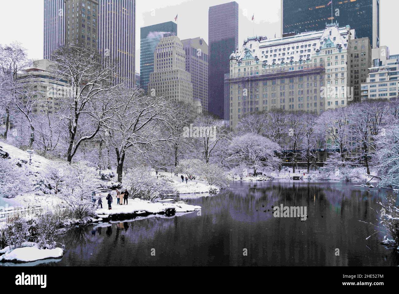 7 gennaio 2022, New York City, New York, Stati Uniti: La prima tempesta di neve significativa di New York City della stagione invernale. (Credit Image: © Steve Sanchez/Pacific Press via ZUMA Press Wire) Foto Stock