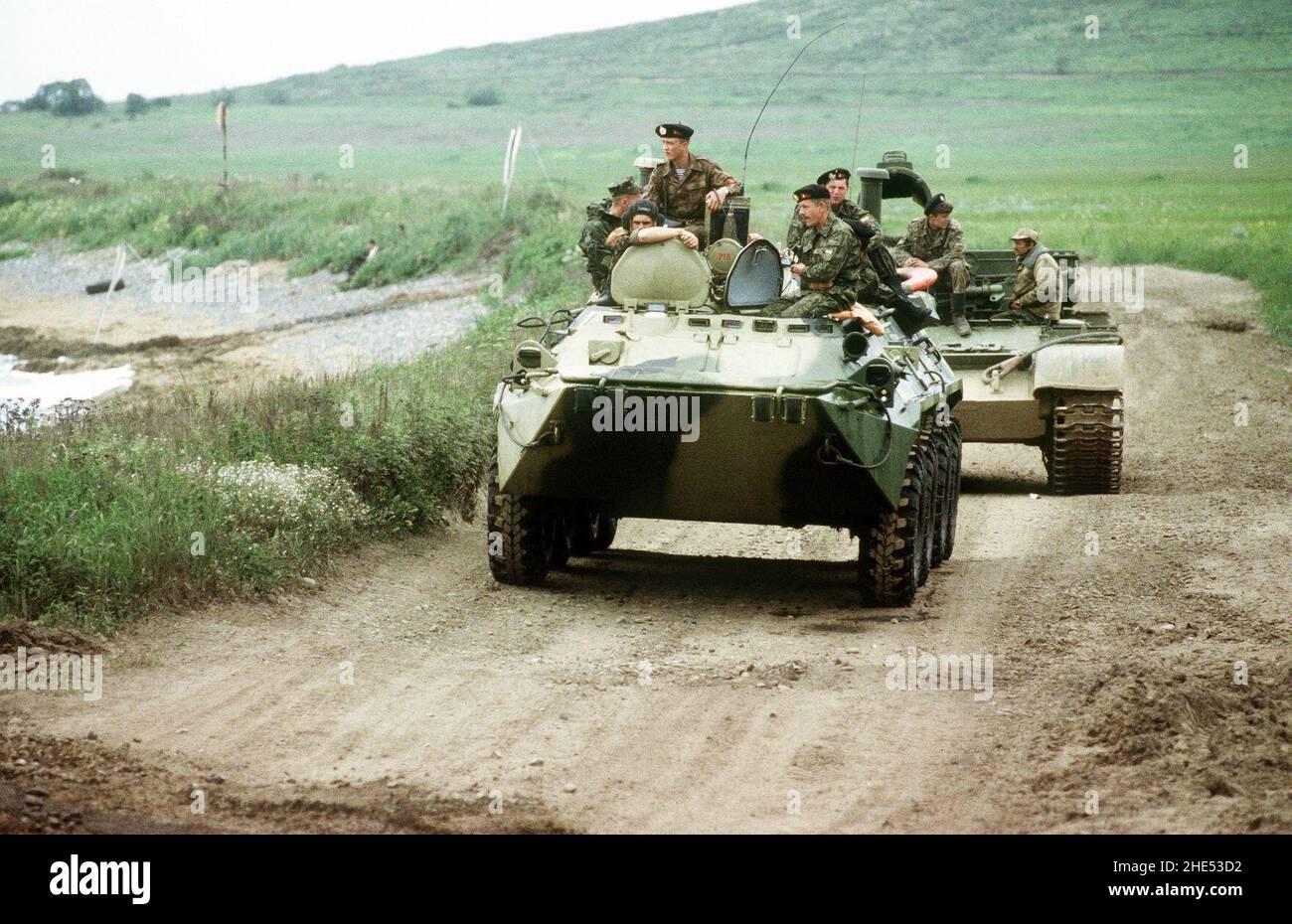 Russia BTR-80 durante l'esercizio combinato di soccorso da disastro americano-russo. Foto Stock