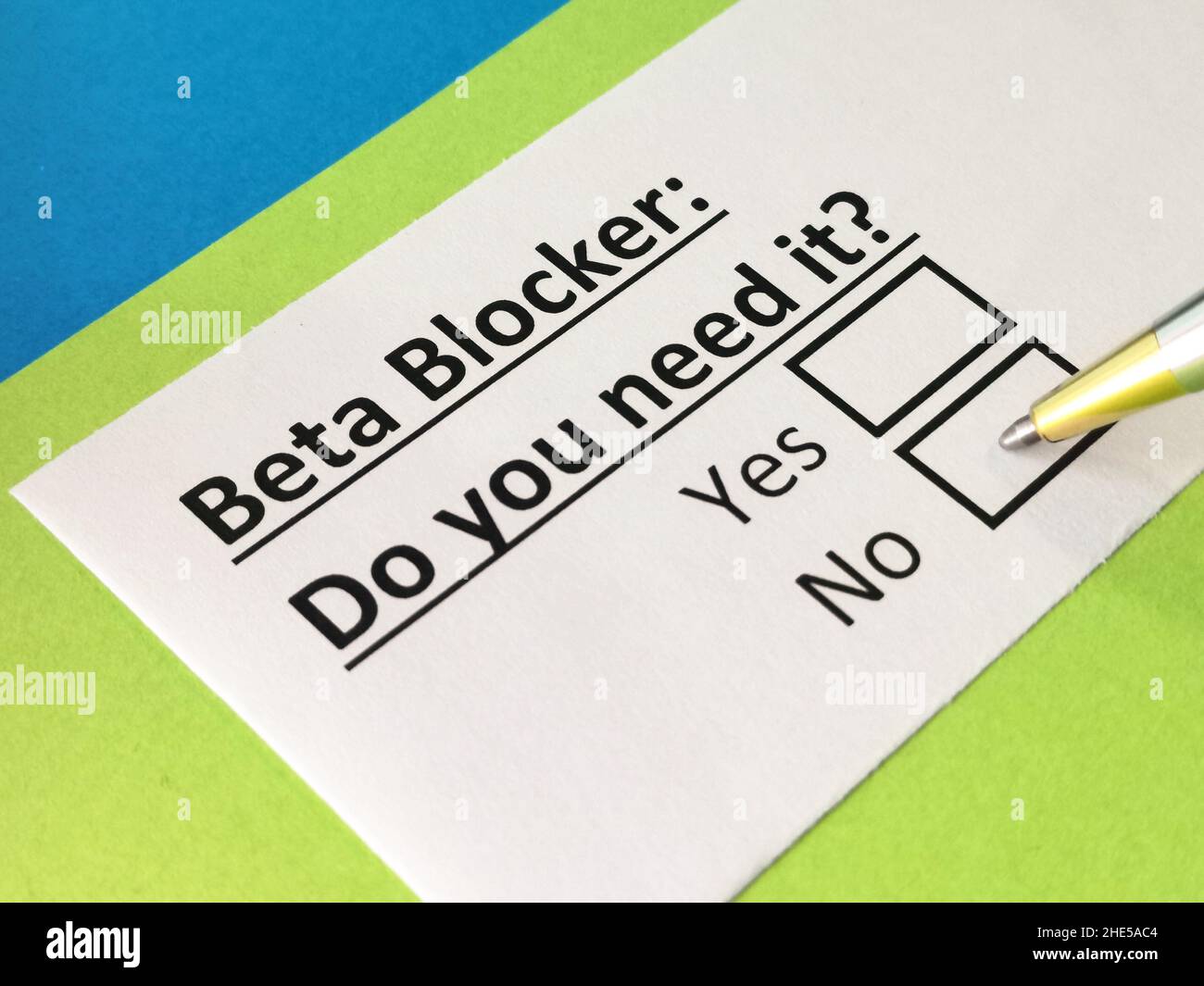 Una persona sta rispondendo alle domande sul beta-bloccante. Foto Stock