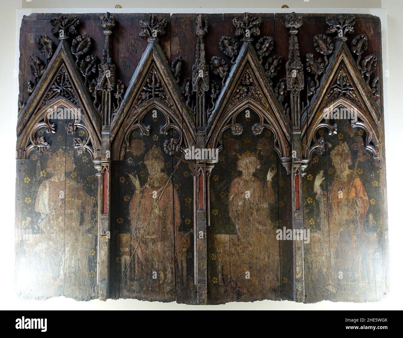 Saint Edmund, Thomas Beckett, Saint Edward il Confessore, e un vescovo Mitered, Inghilterra, 1300-1310, olio sul pannello - Kingston Lacy - Dorset, Inghilterra Foto Stock