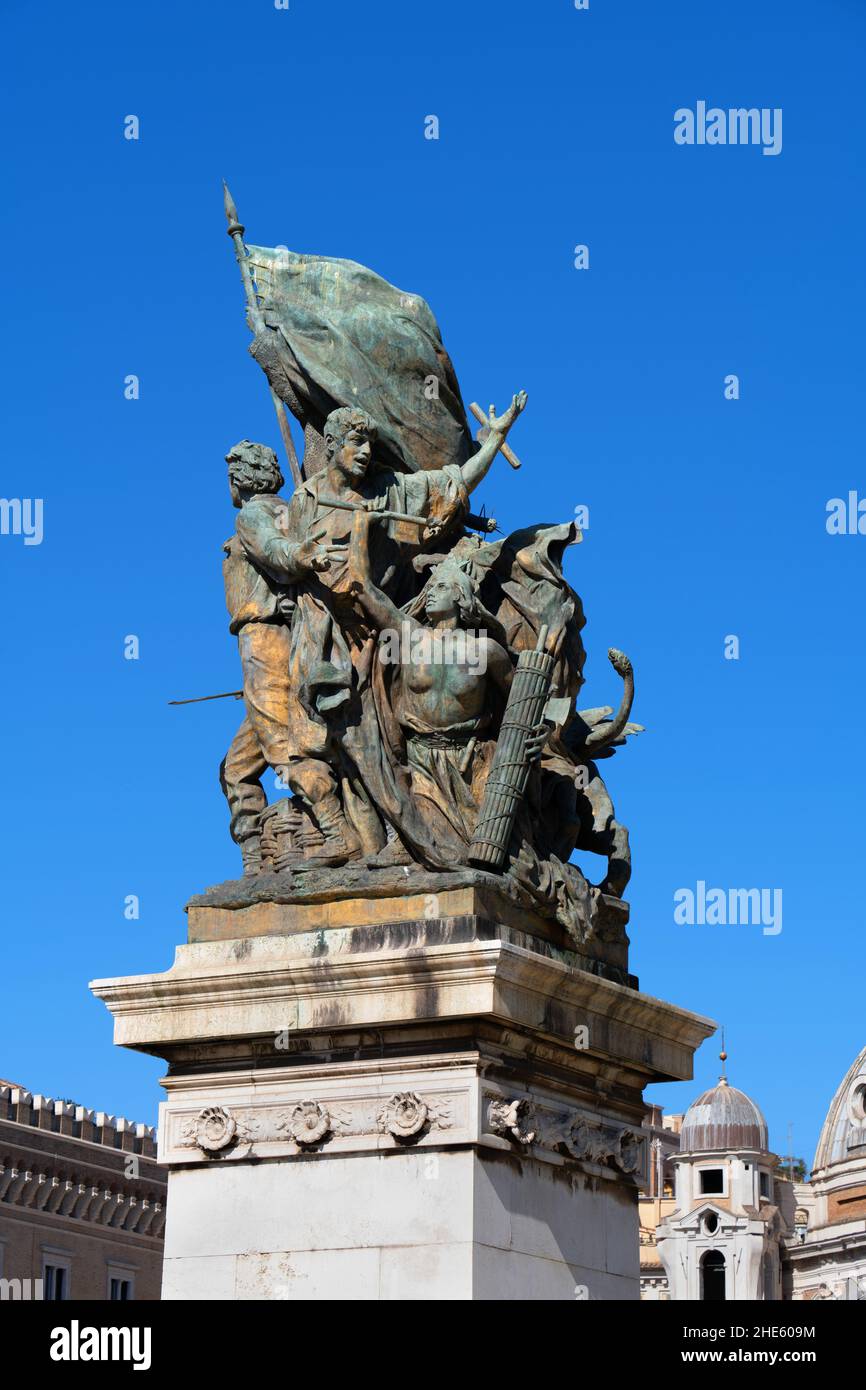 Roma, Italia, la scultura d'azione di Francesco Jerace al Monumento Vittorio Emanuele II (Vittoriano), altare della Patria, simboleggia il patriota italiano Foto Stock