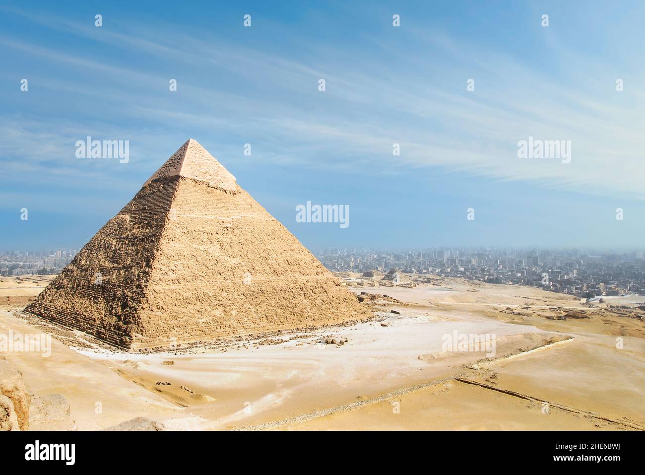 Una vista elevata della Piramide di Khafre, Giza, Cairo, Egitto. Foto Stock