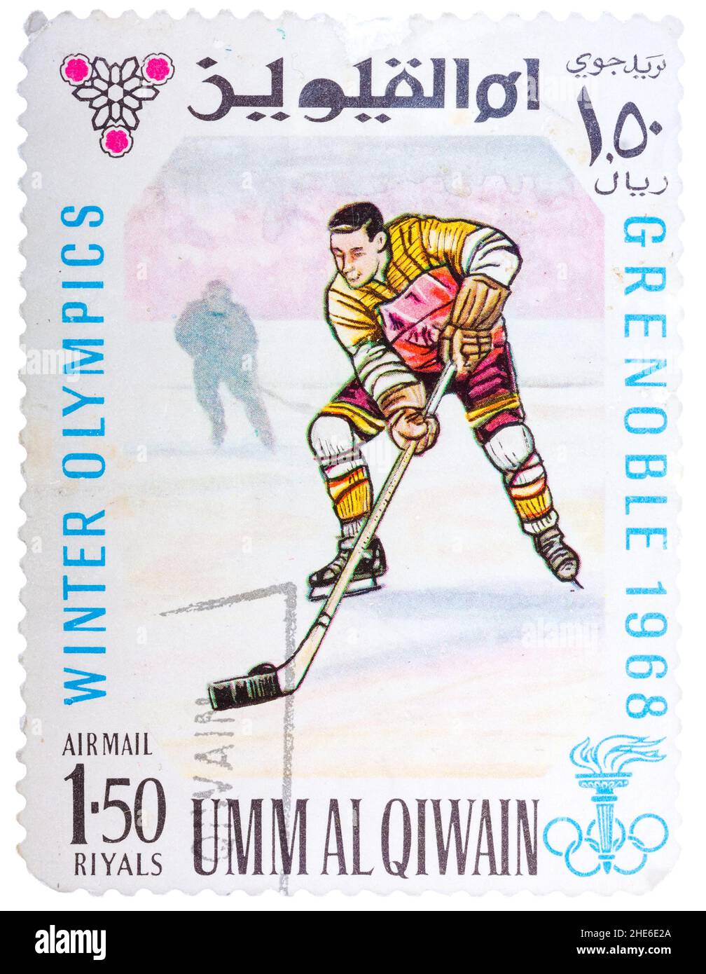 Il francobollo stampato da Umm al-Quwain, mostra il giocatore di hockey pipistrelli il puck Foto Stock