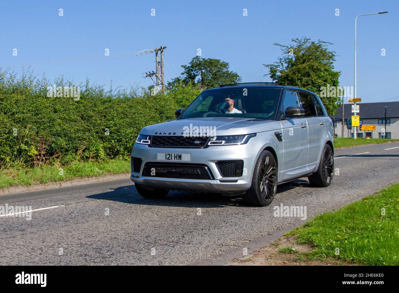 2018 Silver Range Rover Sport, cambio automatico sequenziale a 4367cc 8  marce, sulla strada per la mostra di auto classica di luglio Capesthorne  Hall, Cheshire, Regno Unito Foto stock - Alamy