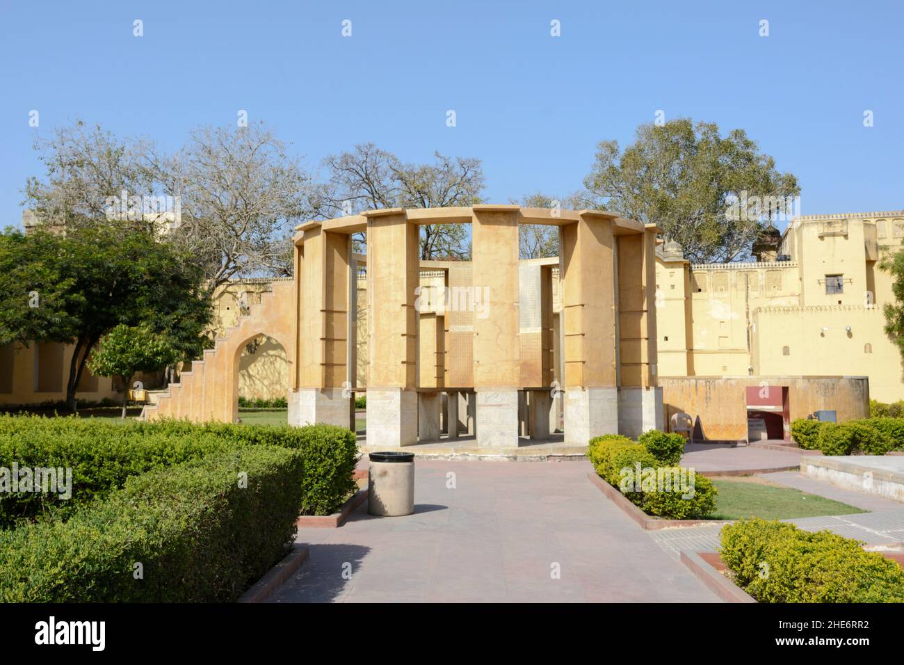 Jantar Mantar osservatorio, una collezione di 16th secolo di strumenti astronomici architettonici, Jaipur, Rajasthan, India, Asia meridionale Foto Stock