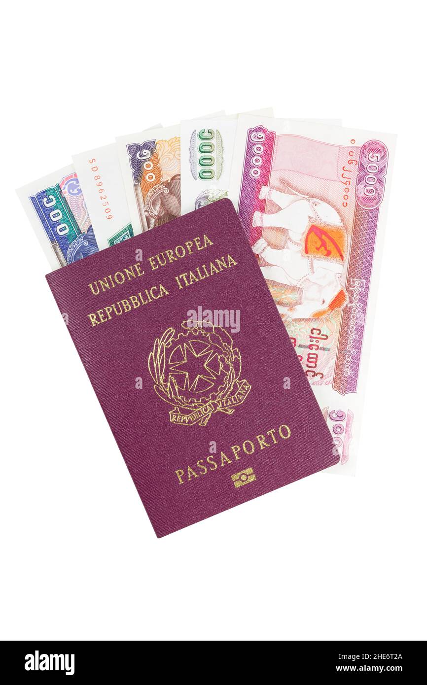 Passaporto italiano e banconote in Myanmar Foto Stock