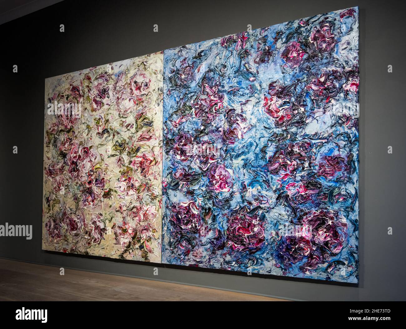 Coppia di grandi dipinti floreali impassiti di Geoff Uglow in mostra alla Scottish Gallery di Edimburgo, Scozia, Regno Unito Foto Stock