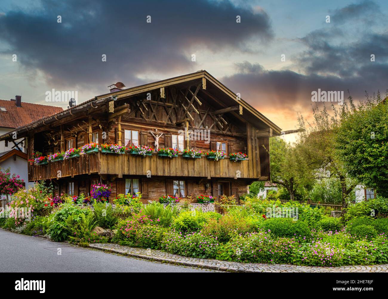 Vecchia casa in legno a Bernried, Baviera, Germania Foto Stock