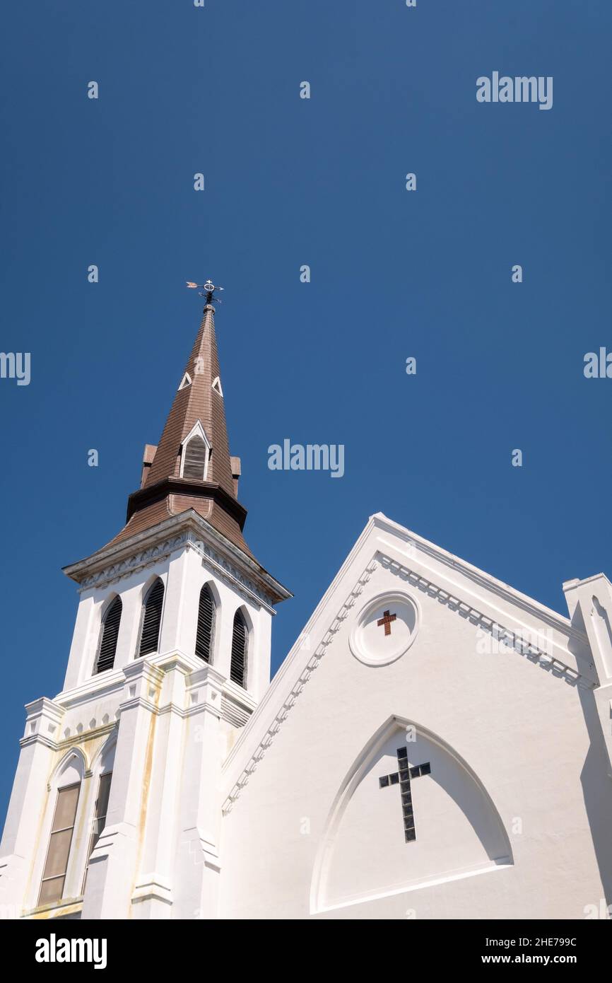 La Madre Emanuele Episcopale Metodista Africano a Charleston, Carolina del Sud. Nove membri della storica chiesa afro-americana furono gunned giù da un supremacista bianco durante lo studio della bibbia il 17 giugno 2015. Foto Stock