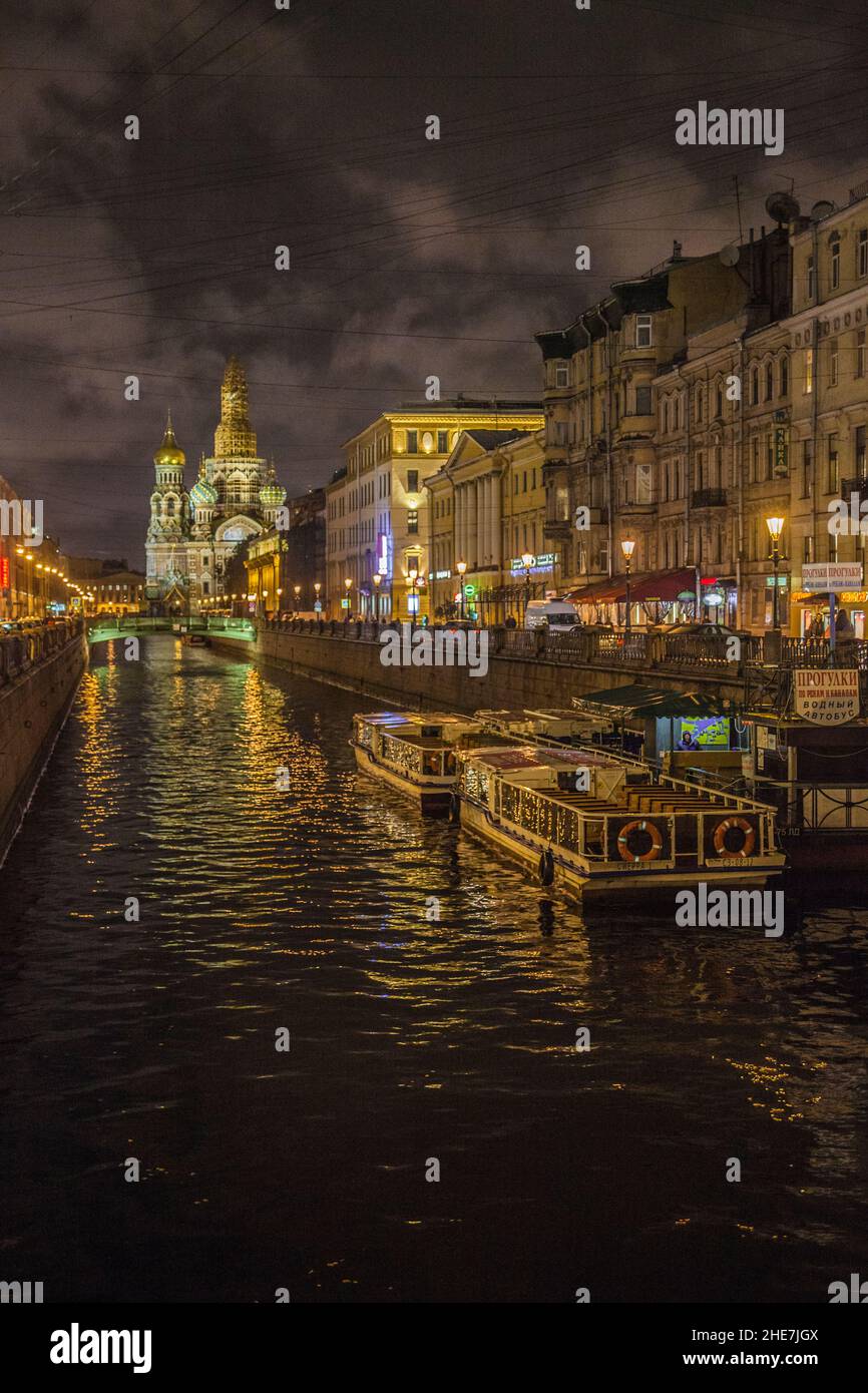 Saint-Petersbourg, Russia - Vista della Cattedrale Spas na Krovi e del canale Griboedov Foto Stock