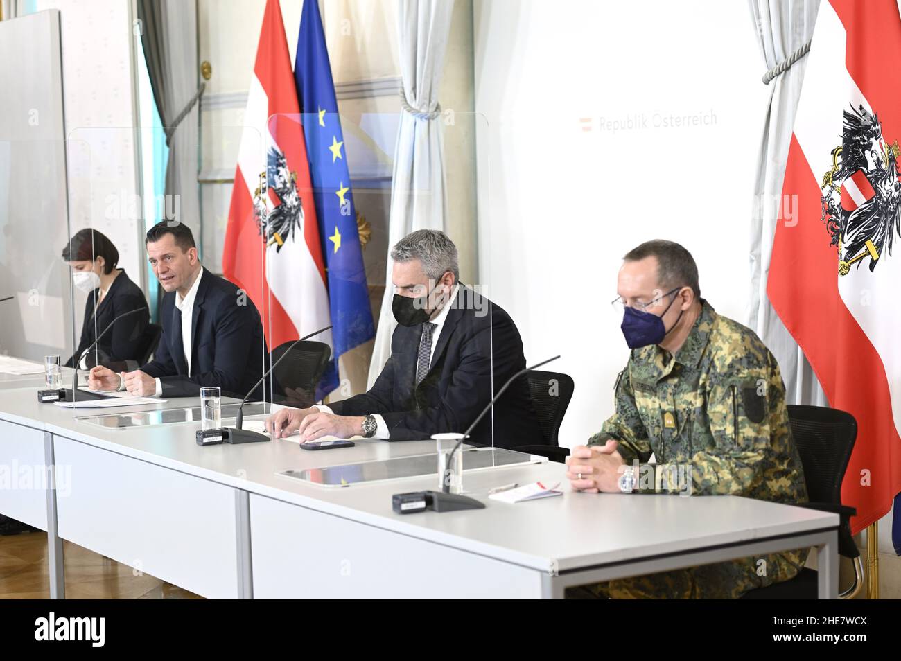 Conferenza stampa sullo sviluppo di Corona in Austria con Katharina Reich, Wolfgang Mückstein, Karl Nehammer e Rudolf Striedinger Foto Stock