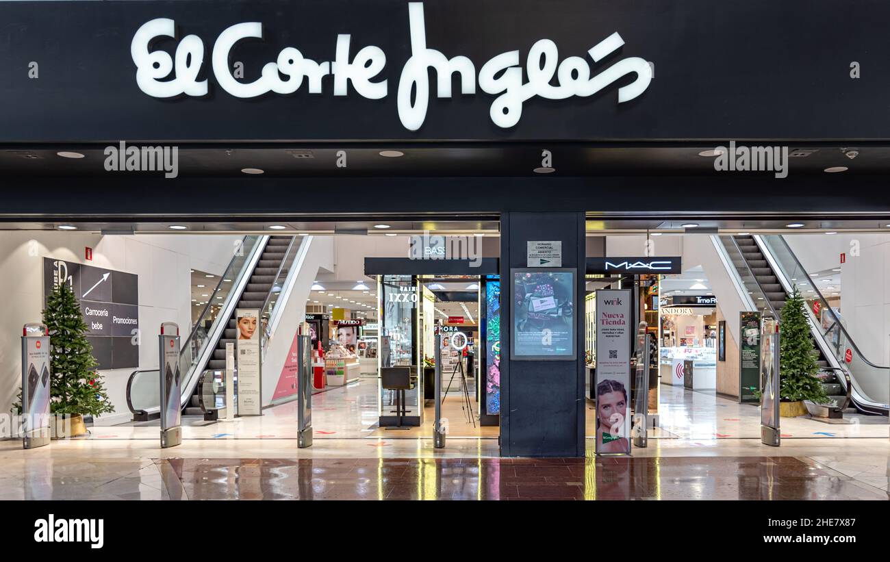 Madrid, Spagna - 9 novembre 2021: Negozio Corte Inglés a Madrid Foto Stock