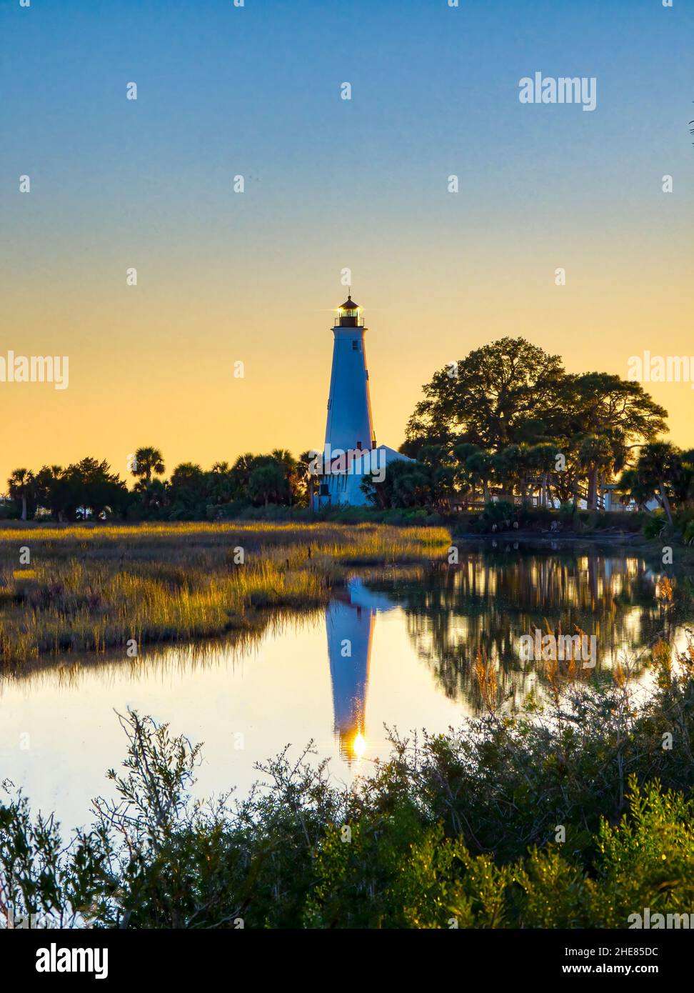Faro di St Marks a St Marks National Wildlife Refuge sulla costa del Golfo del Messico in Florida Foto Stock
