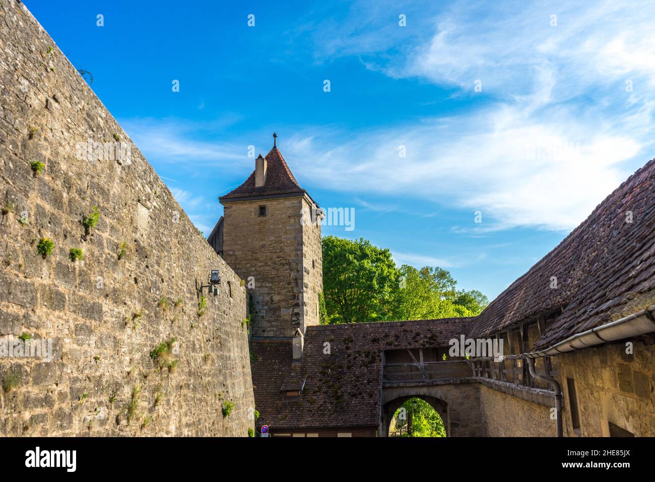 Colpo verticale di un edificio a Burggarten, Rothenburg, Germania Foto Stock