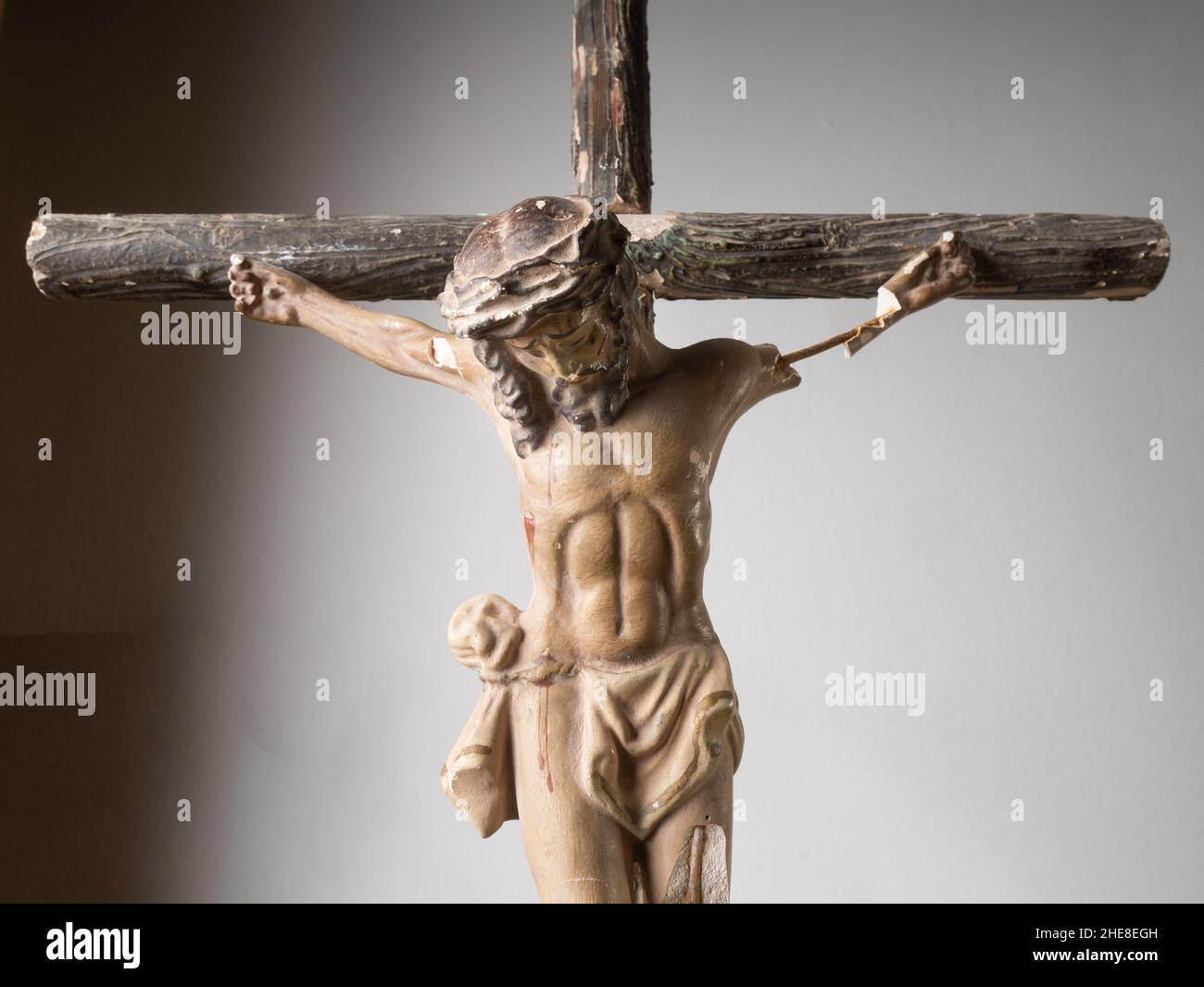 Crocifisso rotto immagini e fotografie stock ad alta risoluzione - Alamy