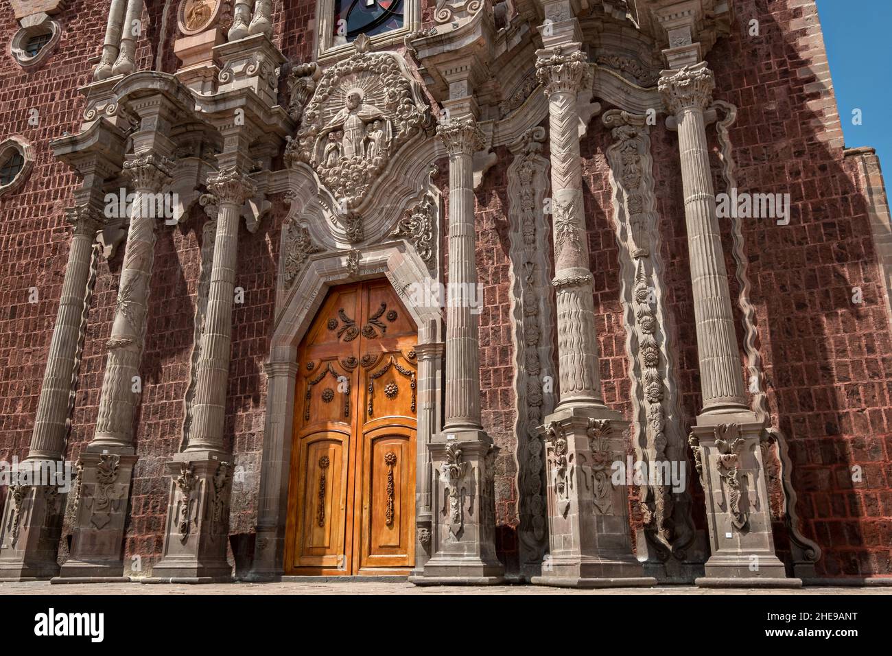 L'Oratorio di San Felipe Neri o la Cattedrale di Queretaro sulla piazza dei fondatori nella vecchia sezione coloniale di Santiago de Queretaro, Stato del Queretaro, Messico. Foto Stock