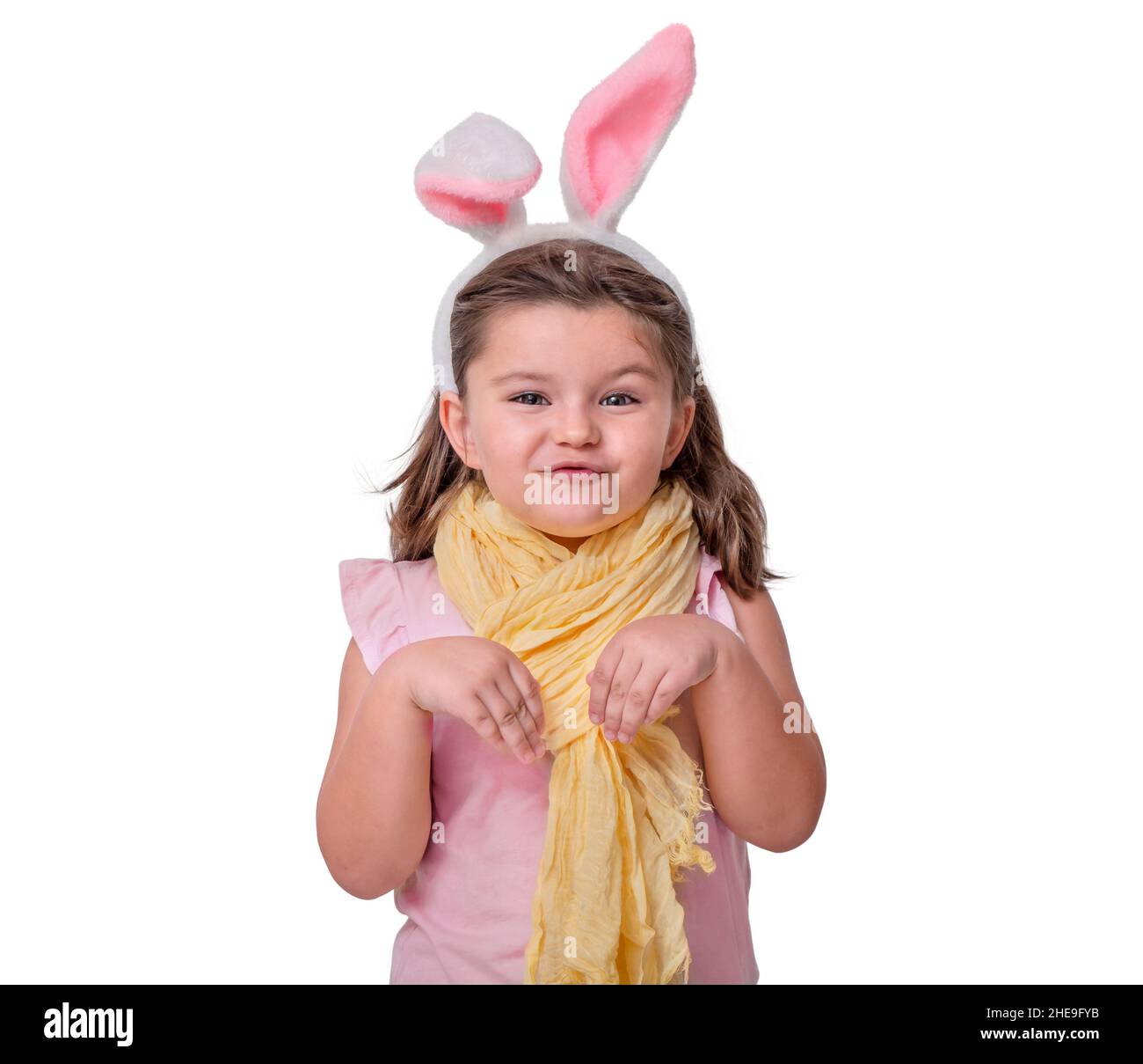 Bambina in Pasqua coniglietto orecchie isolato su sfondo bianco Foto Stock