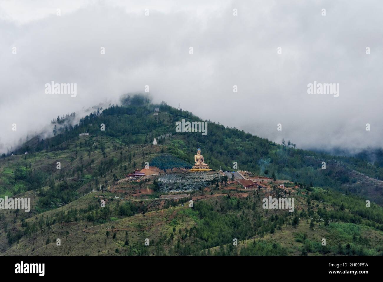 Grande Buddha Dordenma in montagna, Thimphu, Bhutan Foto Stock