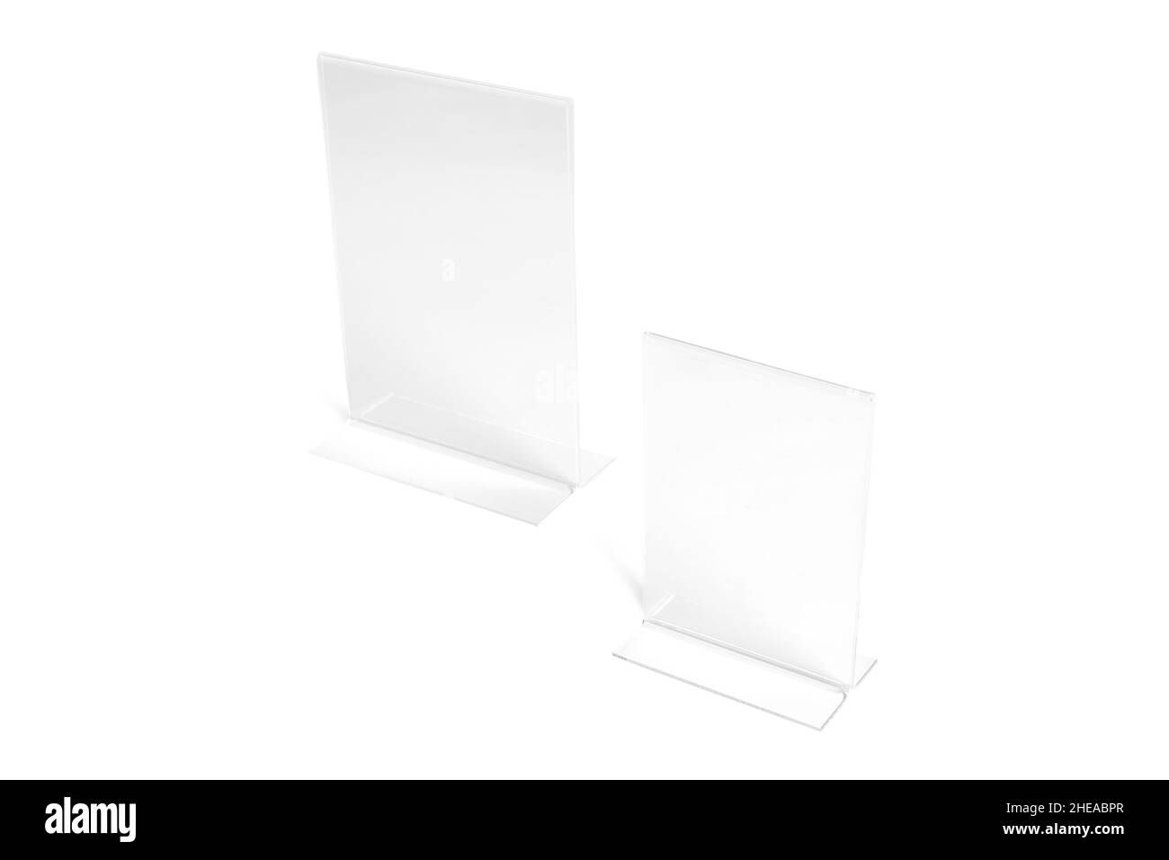 Display da scrivania trasparente verticale isolato su sfondo bianco. Banner stand pubblicitario. Modello di simulazione. Vista frontale. Porta menu tenda da tavolo T Foto Stock