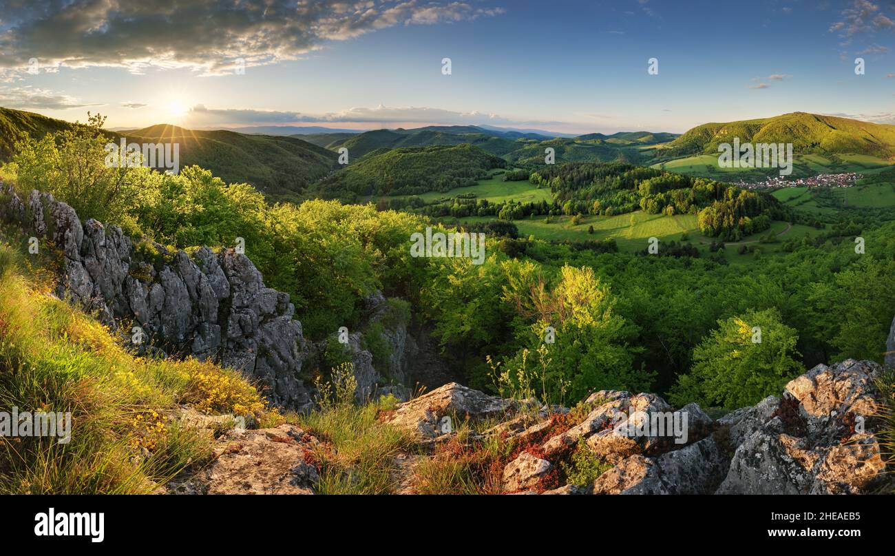 Paesaggio primaverile di montagna in Slovacchia Foto Stock