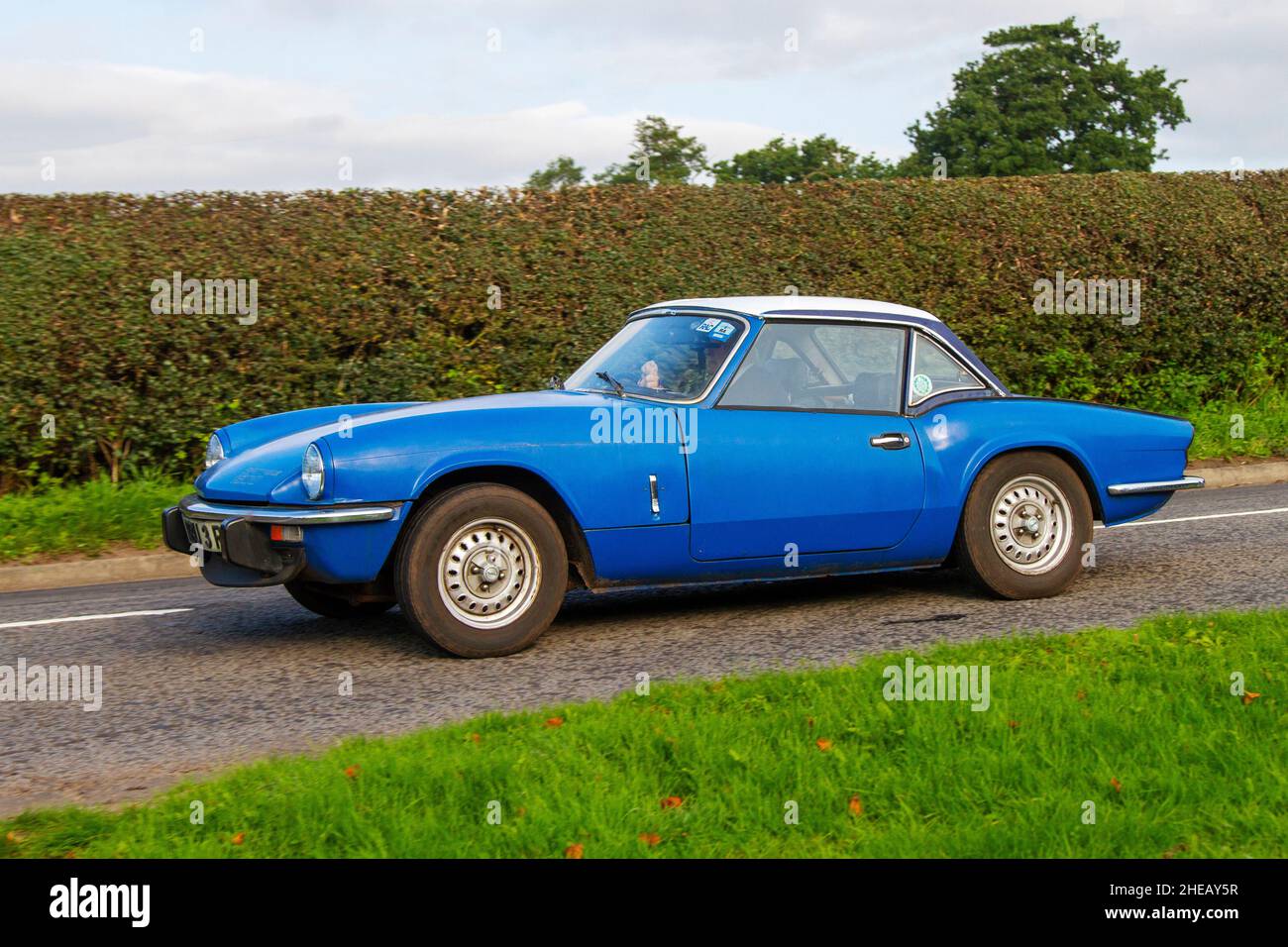 1977 70s Blue Triumph Spitfire 1493cc benzina British Sports car, sulla strada per Capesthorne Hall classica mostra di auto, Cheshire, Regno Unito Foto Stock