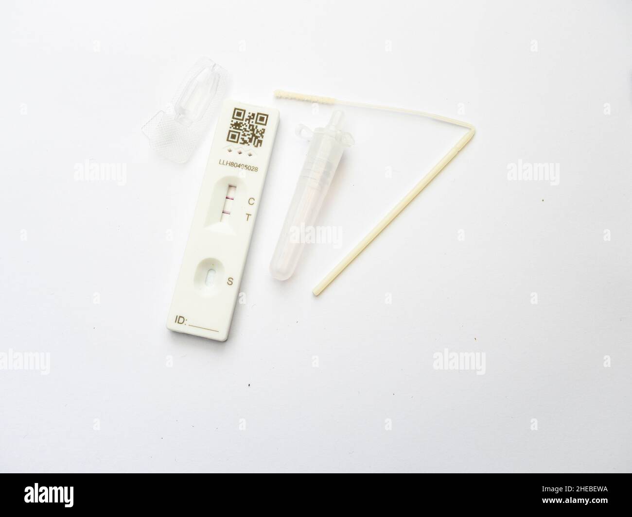 Test Rapid Antigen Covid-19 con esito positivo Foto Stock