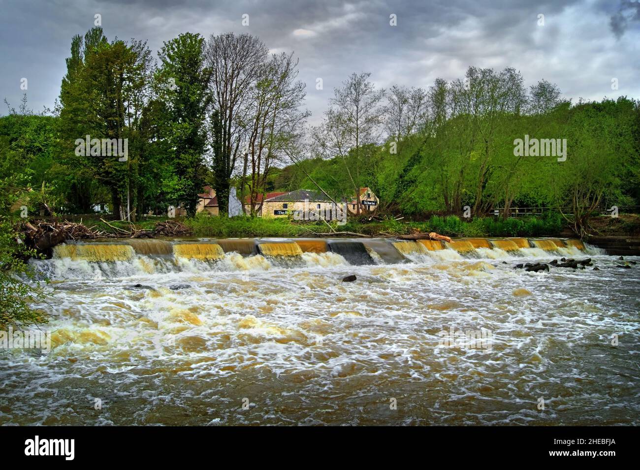 Regno Unito, South Yorkshire, Doncaster, Sprotbrough Weir e River Don. Foto Stock