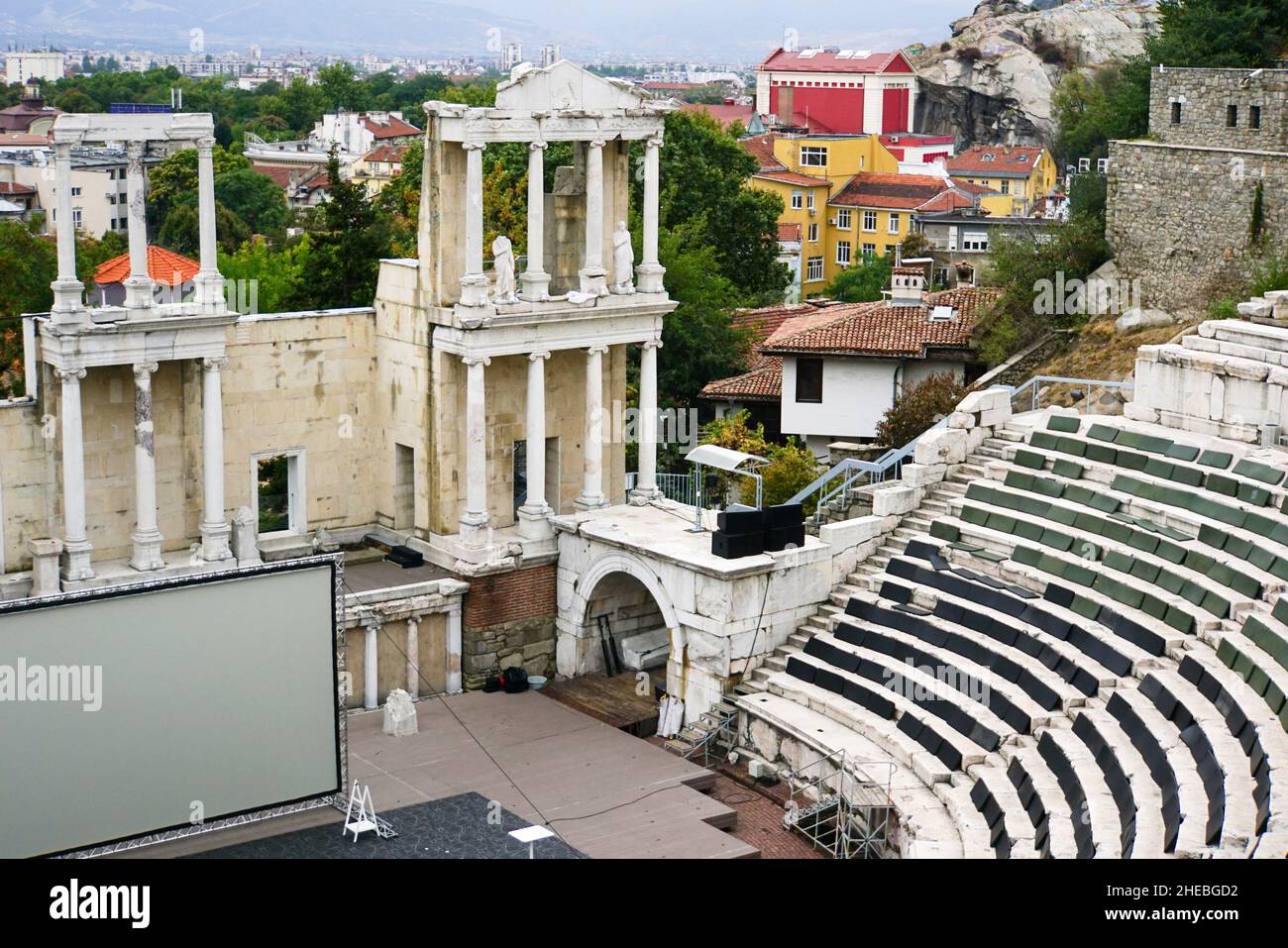 Il teatro romano di Plovdiv è uno dei teatri antichi meglio conservati al mondo, situato nel centro della città di Plovdiv, Bulgaria. È stato costruito Foto Stock