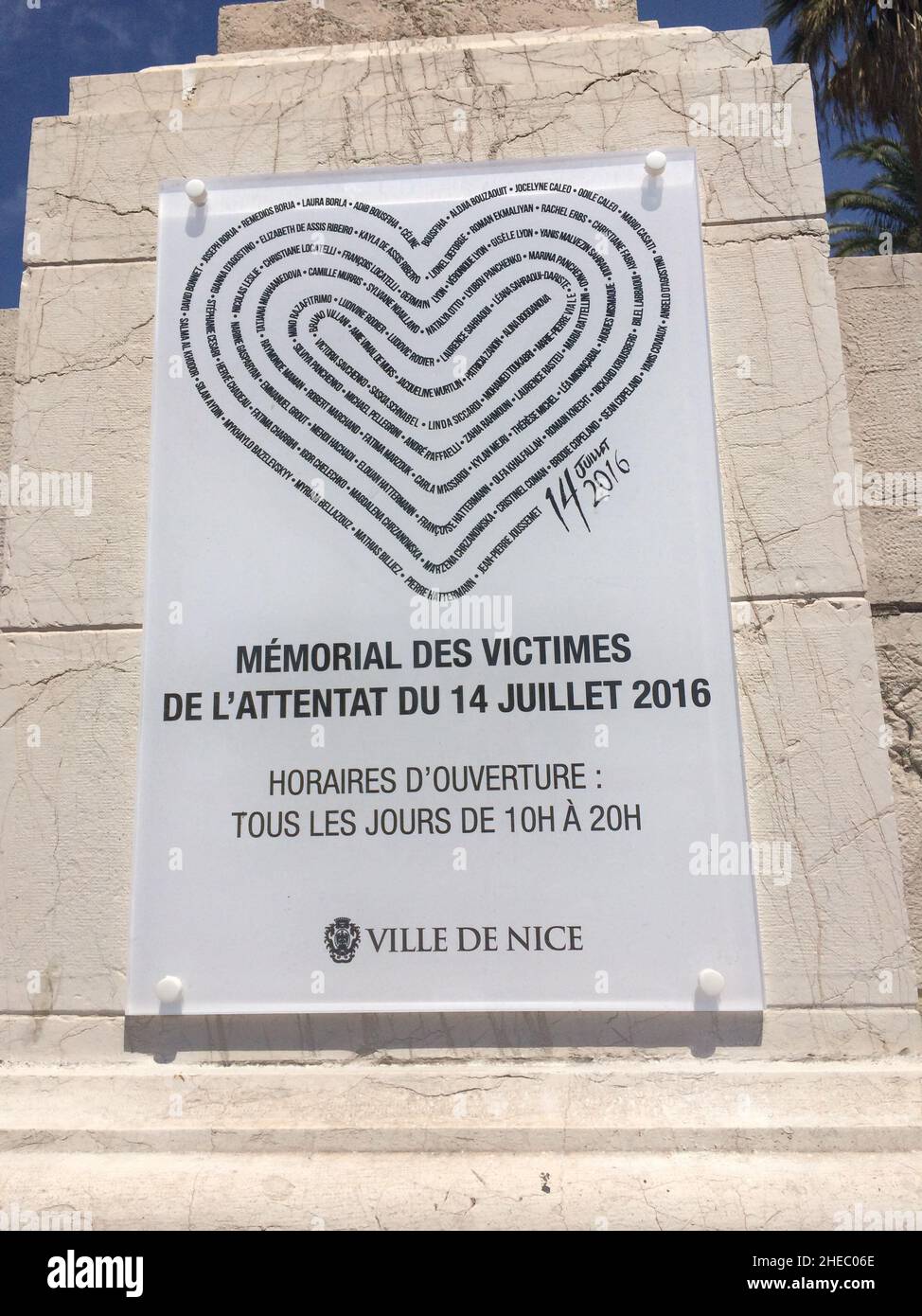 Targa commemorativa per l'attacco terroristico del 2016, Nizza, Francia. Foto Stock