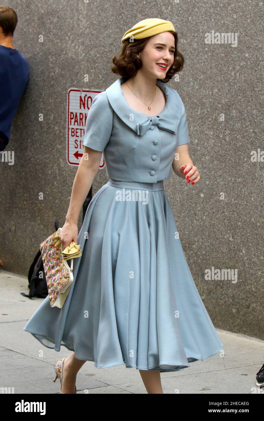 New York - NY - 20190822 Rachel Brosnahan e Alex Borstein hanno ritratto filmando una scena al 'Mrs Maisel meraviglioso' ambientato a ChelseaManhattan. -NELLA FOTO: Rachel Brosnahan Jose Perez Foto Stock