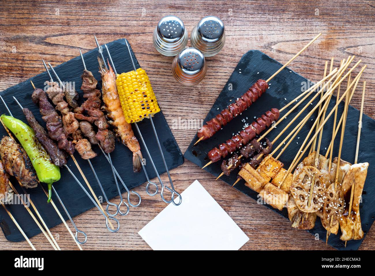 Sheffield UK - 9 May 2018: Delizioso cibo asiatico da Saha Skewer Foto Stock