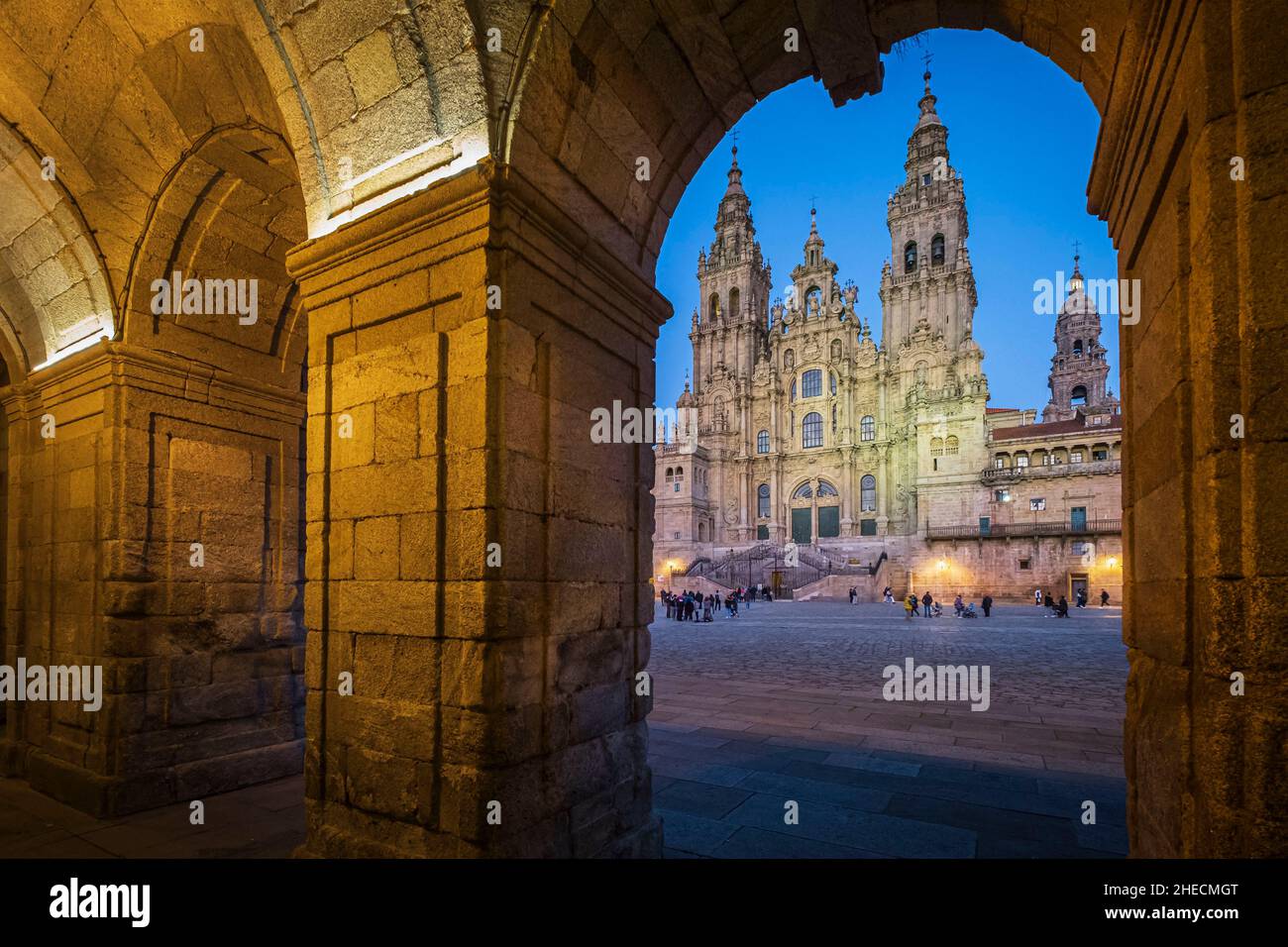 Spagna, Galizia, Santiago de Compostela, la città vecchia (patrimonio dell'umanità dell'UNESCO), la cattedrale di Santiago de Compostela del 11th secolo e Praza do Obradoiro Foto Stock