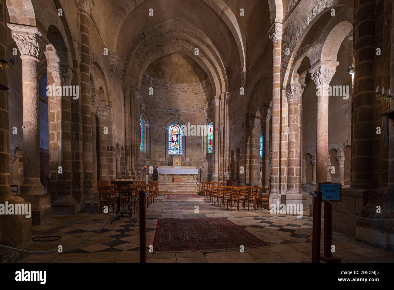 Francia, Cher, Chateaumeillant, palco sulla via Lemovicensis o Vezelay, uno dei modi principali per Santiago de Compostela, chiesa di Saint-Genes 12th secolo Foto Stock