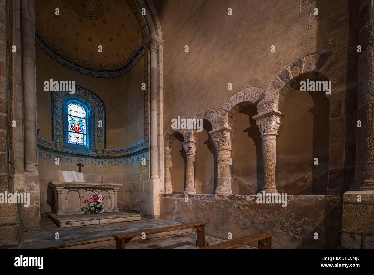 Francia, Cher, Chateaumeillant, palco sulla via Lemovicensis o Vezelay, uno dei modi principali per Santiago de Compostela, chiesa di Saint-Genes 12th secolo Foto Stock