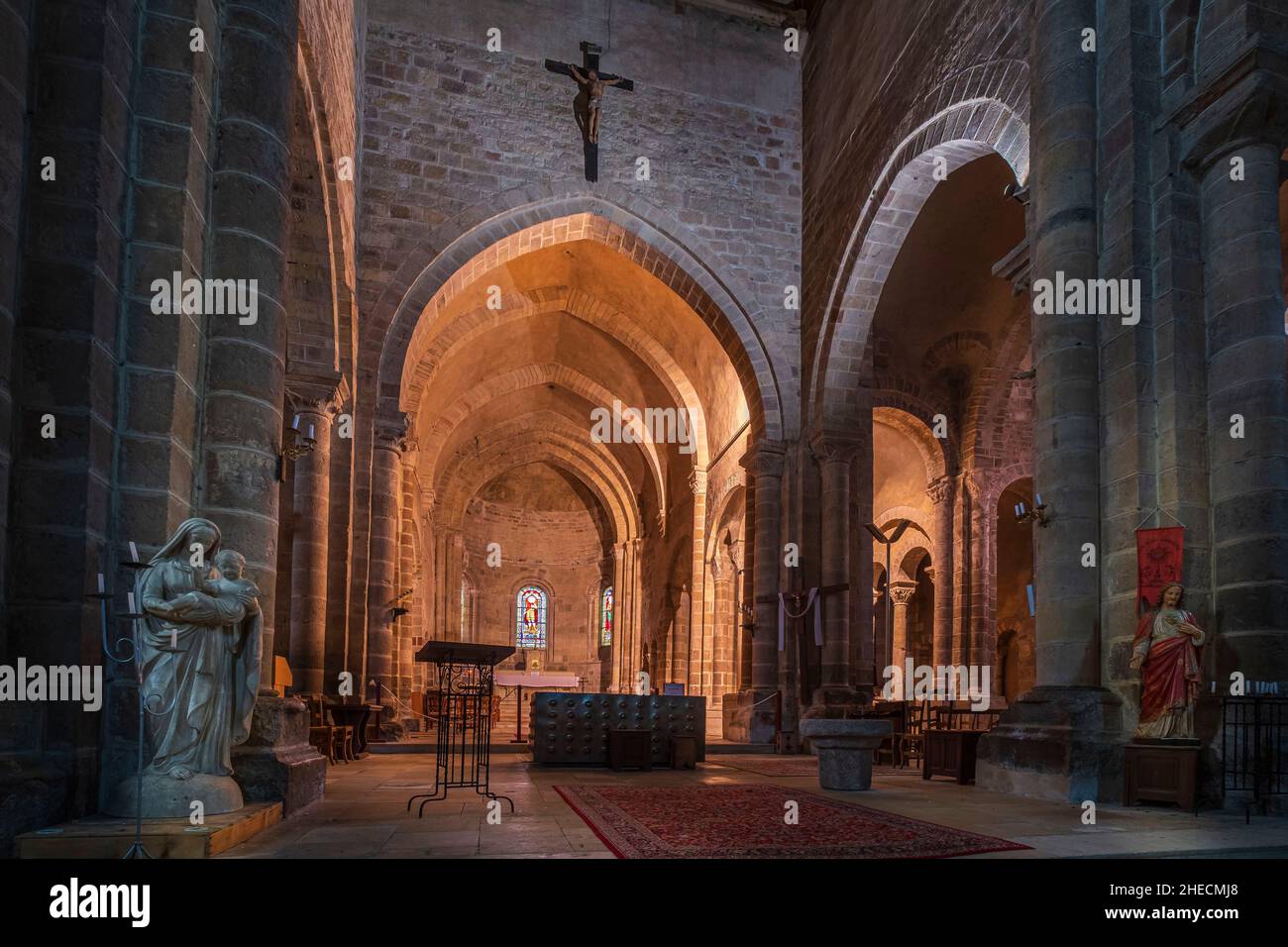 Francia, Cher, Chateaumeillant, palco sulla via Lemovicensis o Vezelay, uno dei modi principali per Santiago de Compostela, chiesa di Saint-Genes 12th secolo Foto Stock