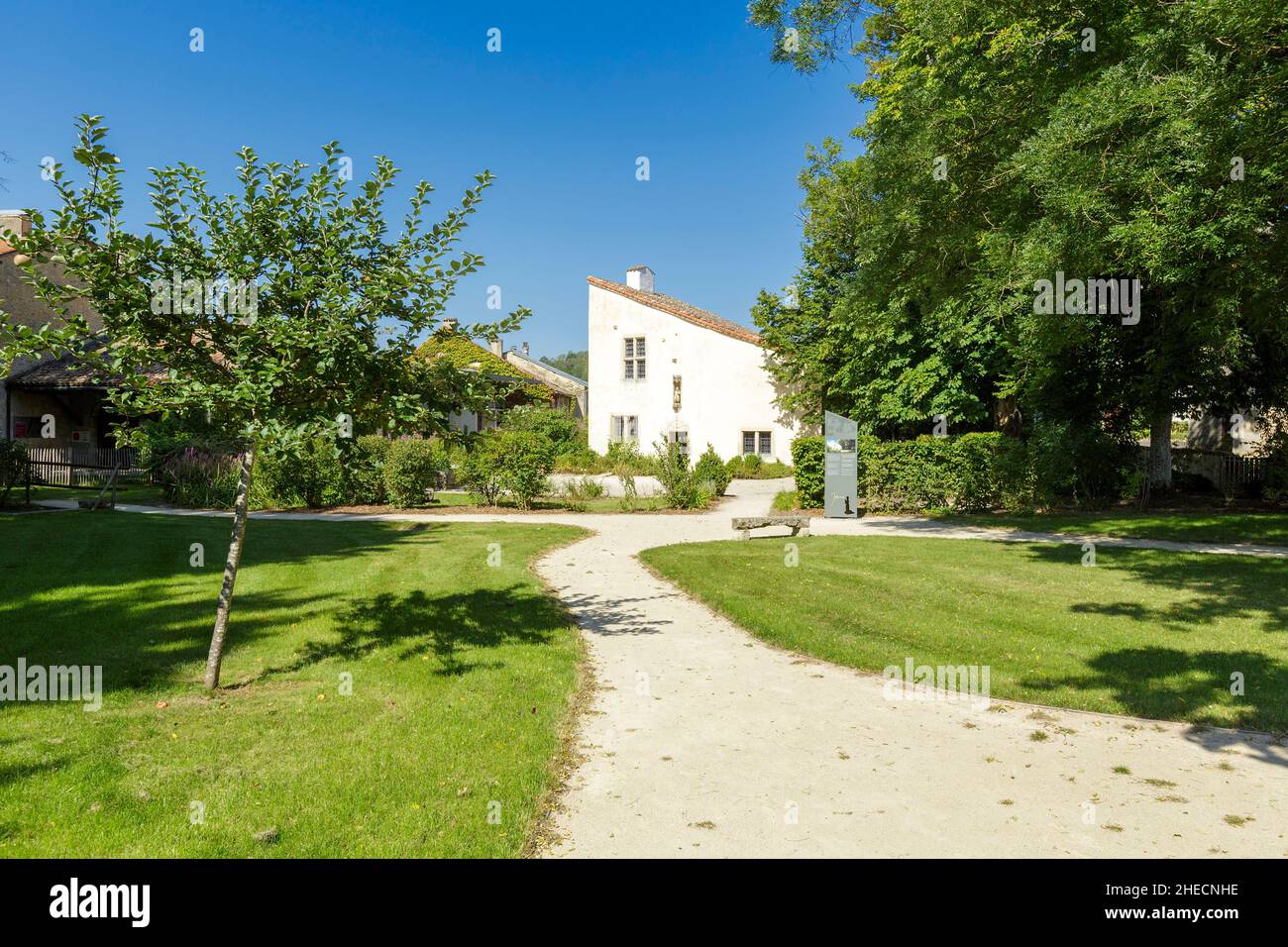Francia, Vosgi, Domremy la Pucelle, luogo di nascita di Giovanna d'Arco, casa del 15th secolo in cui Giovanna d'Arco è nato etichettato Maison des Illutres (casa di una persona famosa) Foto Stock