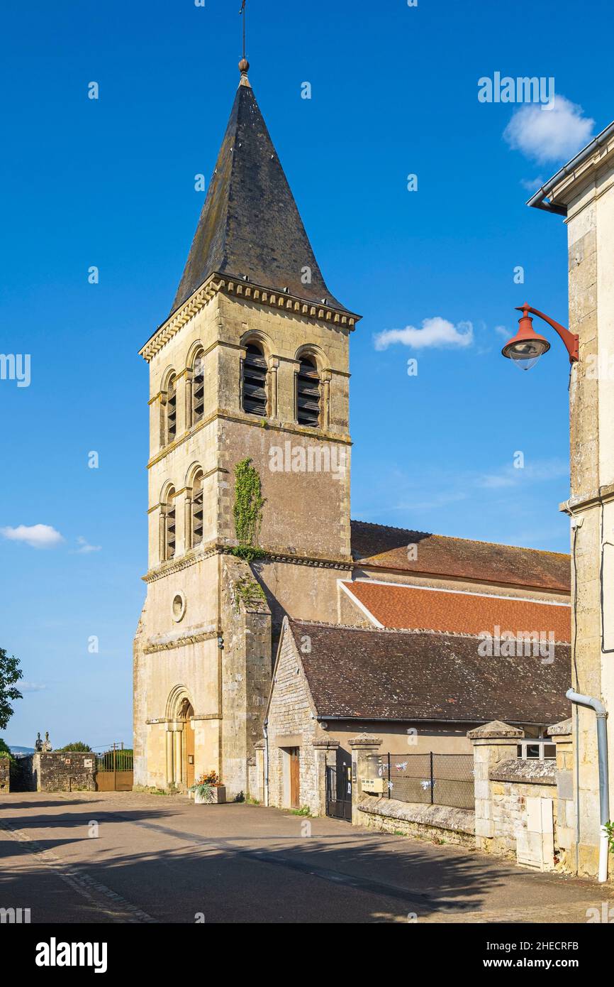Francia, Nievre, Saint-Reverien, villaggio sulla via Lemovicensis o Vezelay, uno dei modi principali per Santiago de Compostela, 12th secolo Saint-Reverien chiesa romanica, Cluniac Site Foto Stock